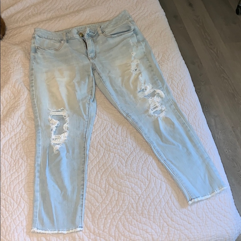 AMERICAN EAGLE Crop light wash jeans